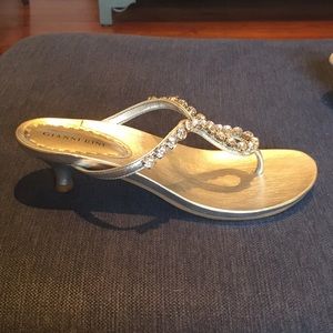 Gianni Bini “Radiance” Kitten Heels with box!